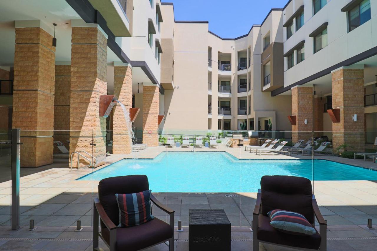 Apartment Walk Score 81-shopping District-king Bed-parking G2047 *
